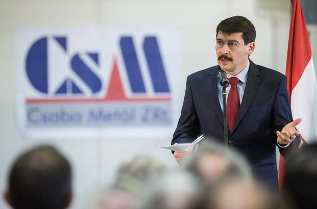 Áder János köztársasági elnök részt vett és beszédet mondott a békéscsabai Csaba Metál Zrt. új csarnokrészének átadása alkalmából rendezett ünnepségen.