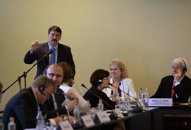 Áder János köztársasági elnök Szentendrén részt vett és beszédet mondott a Közép- és Kelet-Európai Regionális Környezetvédelmi Központ 25 éves fennállása alkalmából rendezett nemzetközi konferencián.