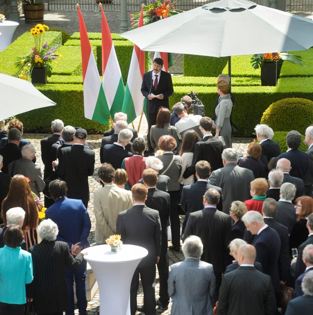 Áder János köztársasági elnök köszöntötte a Magyarország Barátai Alapítvány (Friends of Hungary Foundation) által szervezett budapesti konferencia résztvevőit a Sándor-palotában.