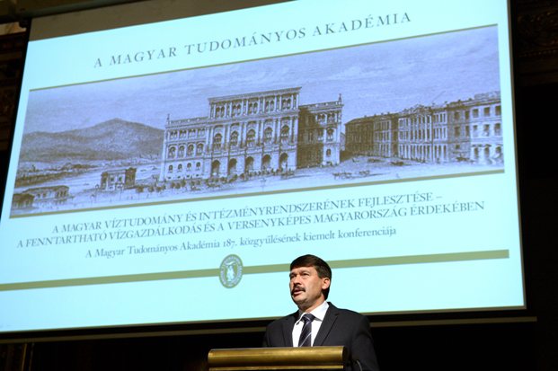 Áder János köztársasági elnök részt vett és beszédet mondott A magyar víztudomány és intézményrendszerének fejlesztése – a fenntartható vízgazdálkodás és a versenyképes Magyarország érdekében című konferencia megnyitóján a Magyar Tudományos Akadémián.