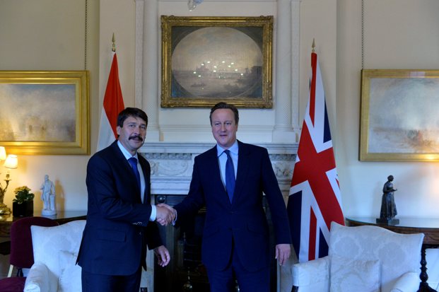 Nagy-britanniai látogatásának második napján Áder János köztársasági elnök megbeszélést folytatott David Cameron brit miniszterelnökkel.