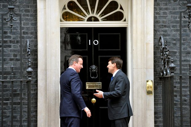 Nagy-britanniai látogatásának második napján Áder János köztársasági elnök megbeszélést folytatott David Cameron brit miniszterelnökkel.