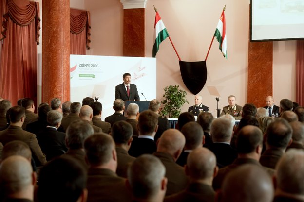 Áder János köztársasági elnök részt vett és beszédet mondott a Honvédelmi Minisztérium éves értékelő és feladatszabó vezetői értekezletén a HM Hadtörténeti Intézet és Múzeumban.