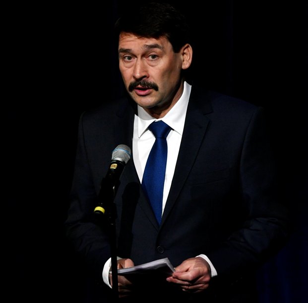 Áder János köztársasági elnök részt vett és beszédet mondott az Arany János-emlékév hivatalos megnyitóján, a Nemzeti Színházban rendezett Toldi című előadáson.