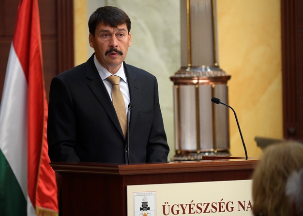 Áder János köztársasági elnök részt vett és beszédet mondott az Ügyészség Napja alkalmából tartott ünnepi rendezvényen az Igazságügyi Palota Dísztermében.