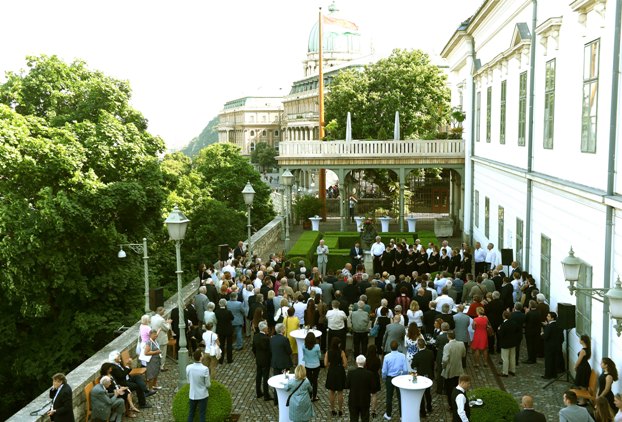 Áder János köztársasági elnök köszöntötte a Magyarország Barátai Alapítvány (Friends of Hungary Foundation) által szervezett budapesti konferencia résztvevőit a Sándor-palotában.