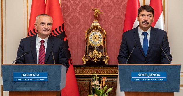 A képen: Áder János és Ilir Meta a megbeszélésüket követő sajtótájékoztatón.