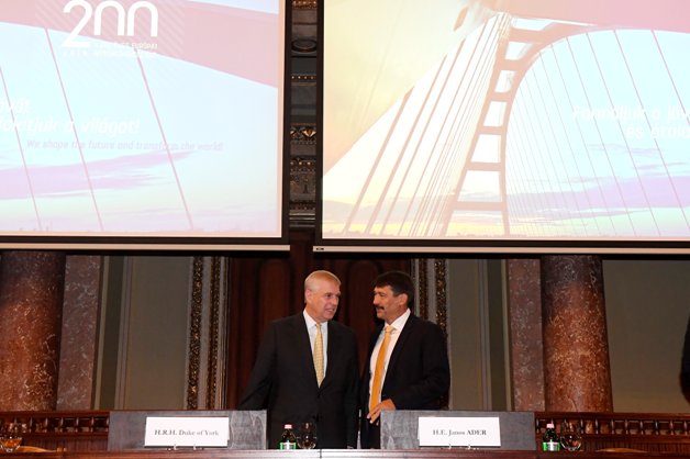 Áder János köztársasági elnök András, York hercege társaságában részt vett és beszédet mondott a Magyar Mérnöki Kamara és angol partnerszervezete, az Institution of Civil Engineers (ICE) közös, Építőmérnök 200 elnevezésű rendezvénysorozata ünnepélyes megnyitóján a Magyar Tudományos Akadémia székházában.