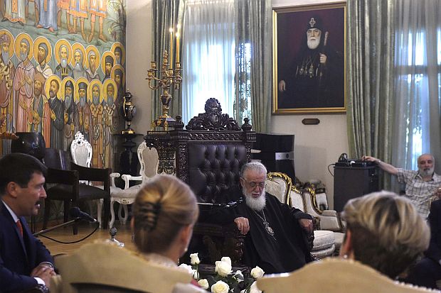 Georgiai látogatásának második napján Áder János köztársasági elnök Tbilisziben találkozott II. Éliás katolikosz pátriárkával, a georgiai ortodox egyház vezetőjével.