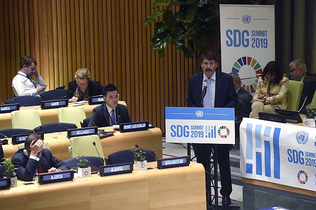 A képen: Áder János köztársasági elnök felszólal az ENSZ Fenntartható Fejlődési Célokkal foglalkozó csúcstalálkozóján (SDG Summit).