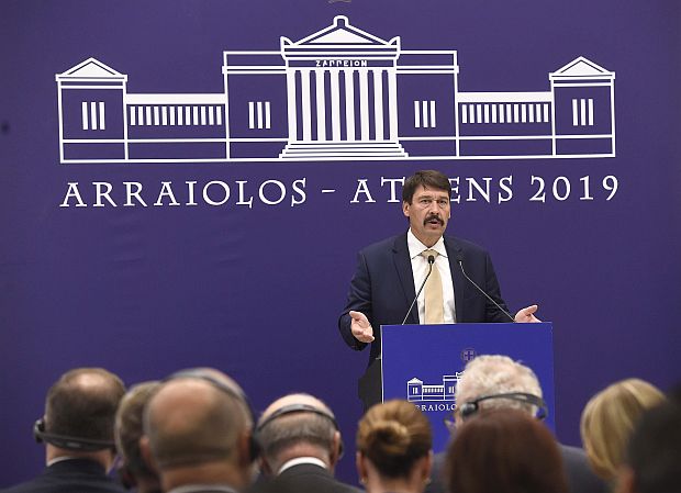 A képen: Áder János a tanácskozást követő sajtótájékoztatón.