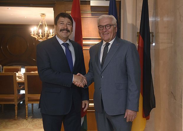 Az Arraiolos-csoport találkozóját követő napon Áder János köztársasági elnök Athénban megbeszélést folytatott Frank-Walter Steinmeier német államfővel.