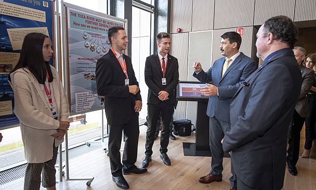 Áder János köztársasági elnök részt vett a Budapesti Víz Világtalálkozó keretében rendezett SDG for Kids verseny díjkiosztásán a Magyar Nemzeti Táncszínház Kamaratermében.