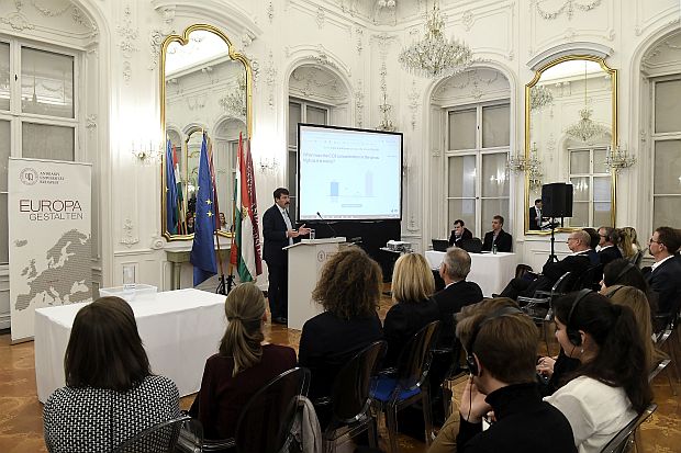 Áder János köztársasági elnök a klímaváltozással kapcsolatos előadást tartott az Andrássy Gyula Német Nyelvű Egyetem diákjainak.