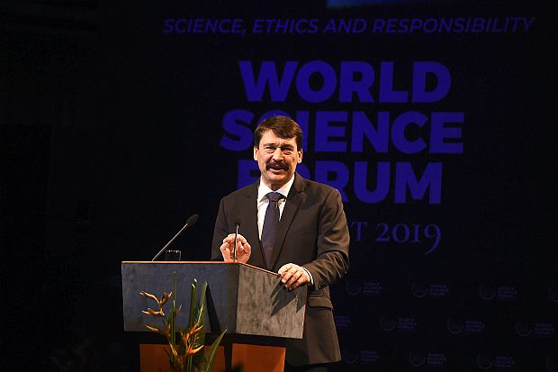 Áder János köztársasági elnök részt vett és beszédet mondott a World Science Forum ünnepélyes megnyitóján a Művészetek Palotájában.
