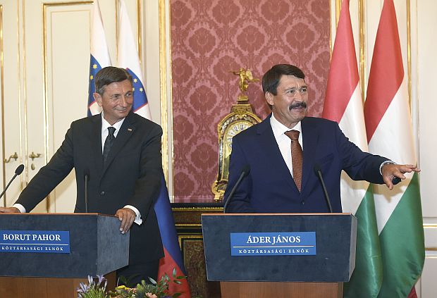 A képen: Áder János és Borut Pahor a megbeszélésüket követő sajtótájékoztatón.