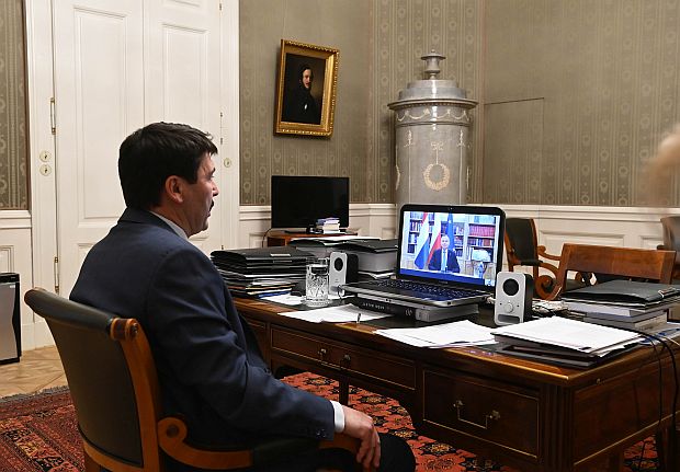 Áder János köztársasági elnök a Magyar-Lengyel Barátság Napja alkalmából online megbeszélést folytatott Andrzej Duda lengyel köztársasági elnökkel.