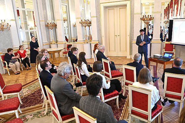 Áder János köztársasági elnök fogadta a Stockholmi Ifjúsági Víz Díj magyarországi döntőjének győzteseit a Sándor palotában.