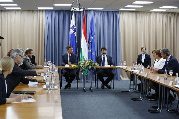 Áder János és Borut Pahor találkozott a muravidéki magyar és a rábavidéki szlovén kisebbségek képviselőivel.