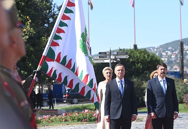 Áder János köztársasági elnök hivatalos látogatáson fogadta Andrzej Duda lengyel köztársasági elnököt a Sándor-palotában.