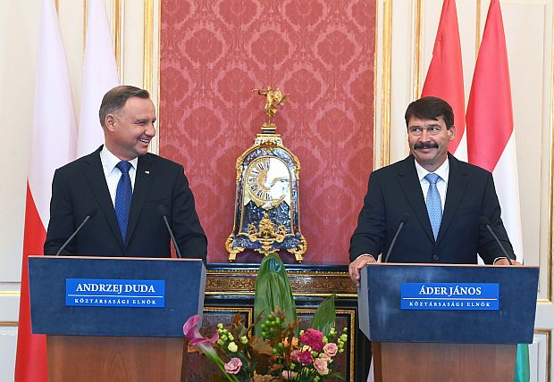 A képen: Áder János és Andrzej Duda a megbeszélésüket követő sajtótájékoztatón.
