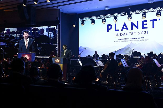 A képen: Áder János köszöntőt mond a gálakoncert előtt.
