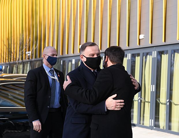 A képen: Áder János köszönti Andrzej Duda lengyel államfőt megnyitó előtt a Hungexpónál.