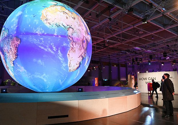 Áder János köztársasági elnök megtekintette a Planet 2021 Budapest rendezvény Your Planet című kiállítását.