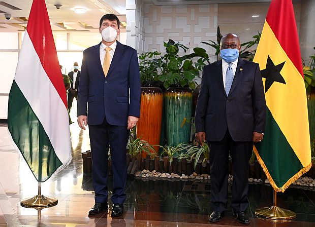 Áder János köztársasági elnök hivatalos látogatásra Ghánába utazott. Az államfőt Nana Akufo-Addo ghánai elnök fogadta az accrai elnöki palotában, a Jubilee House-ban.