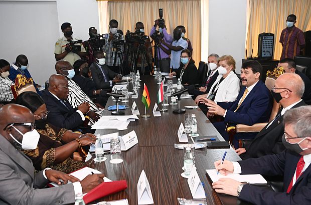 Áder János köztársasági elnök hivatalos látogatásra Ghánába utazott. Az államfőt Nana Akufo-Addo ghánai elnök fogadta az accrai elnöki palotában, a Jubilee House-ban.