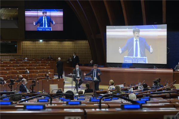 Áder János köztársasági elnök Strasbourgban mondott az Európa Tanács Parlamenti Közgyűlése plenáris ülésének – környezetvédelmi témájú – magasszintű vitáján.